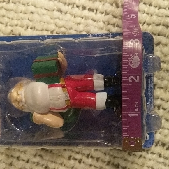 "the Elf on the Shelf" Holiday Santa Figurine - Picture 8 of 9